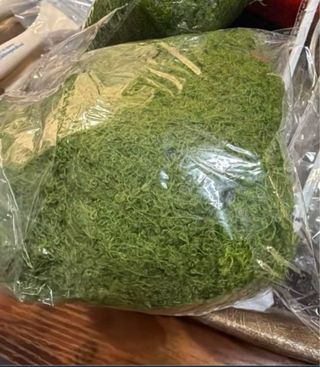 100 gramos de musgo artificial ( 2 unidades )