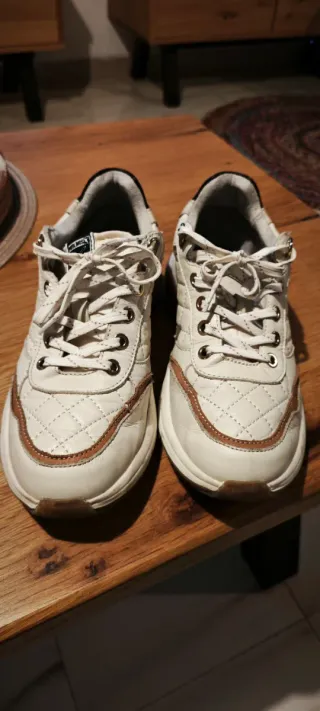 Zapatillas Pikolinos Blancas y Marrones