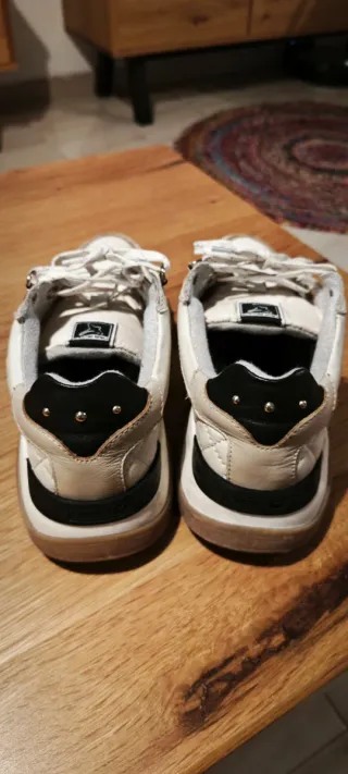 Zapatillas Pikolinos Blancas y Marrones