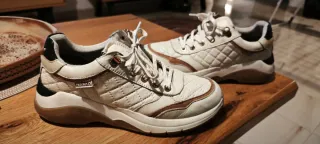 Zapatillas Pikolinos Blancas y Marrones