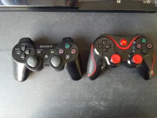 Lee⤵️consola ps3 fat retrocompatible + 2 mandos.