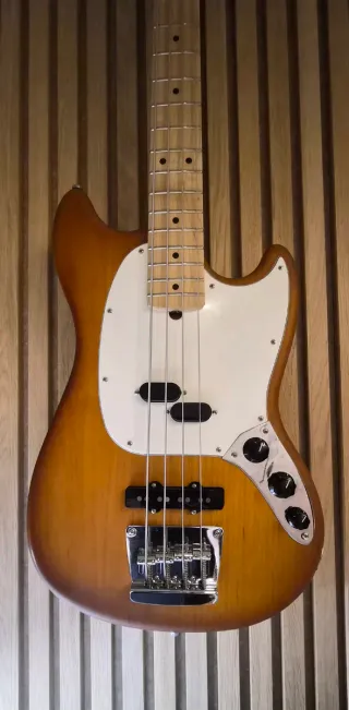 Bajo LTD Fender Mustang Bass  American Performer