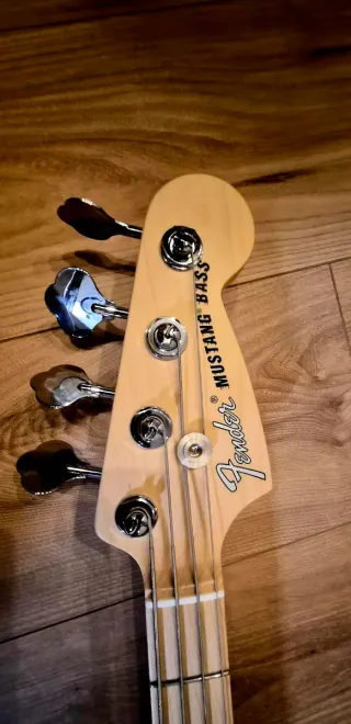 Bajo LTD Fender Mustang Bass  American Performer