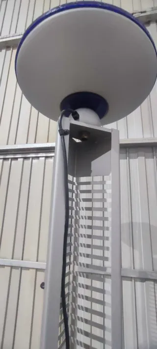 Lámpara de pie porta CDs