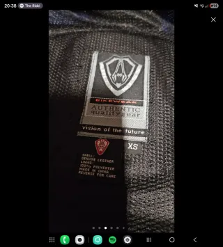 Mono de cuero XS chica