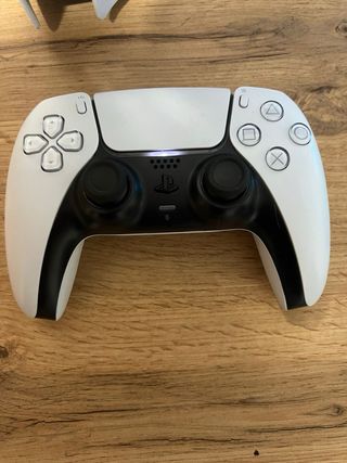 Consola PlayStation 5 con 13 juegos