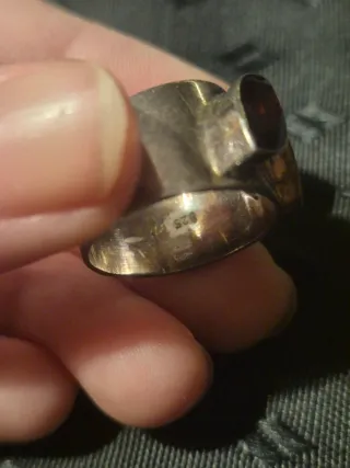 Anillo Antiguo con Piedras Rojas