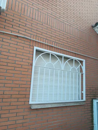 Reja para ventana buen estado 2.50 por 1.10 .trs