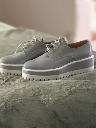 Zapatos Oxford grises plataforma