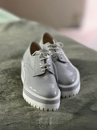 Zapatos Oxford grises plataforma