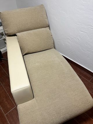 Sofá individual beige tela y piel