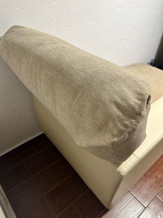 Sofá individual beige tela y piel