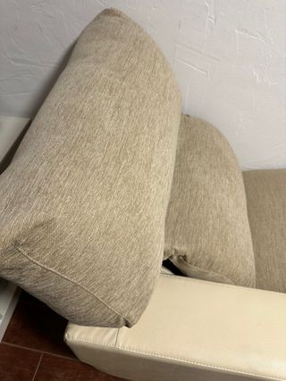 Sofá individual beige tela y piel