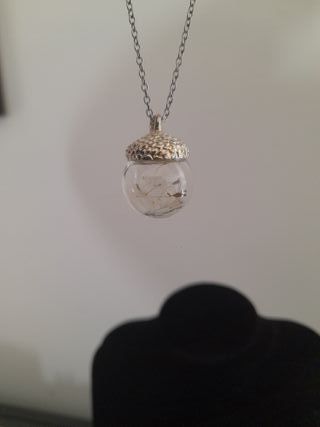 Collana con soffione in resina e acciaio