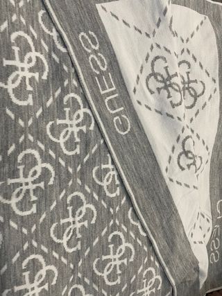 Bufanda Louis Vuitton Beige y Negra