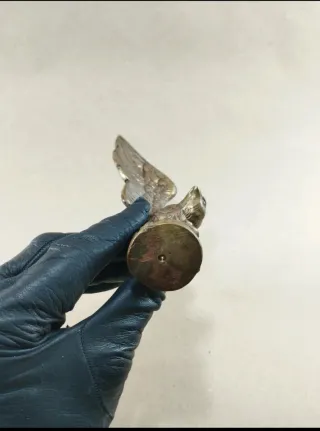 Águila de bronce antigua