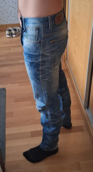 Pantalón vaquero desgastado