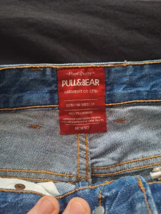 Pantalón vaquero desgastado