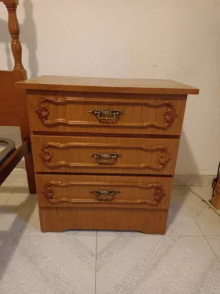 Mesilla antigua de madera