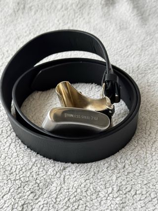 Cinturón con hebilla de petaca