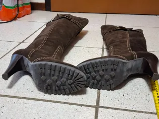 Stivali al ginocchio marroni scamosciati