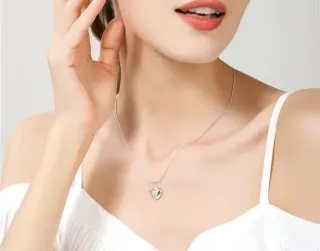 Collar de plata con colgante de corazón
