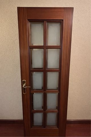 Juego de dos puertas macizas con cristal de comedo