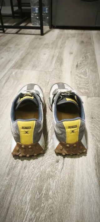 Zapatillas Munich grises y blancas