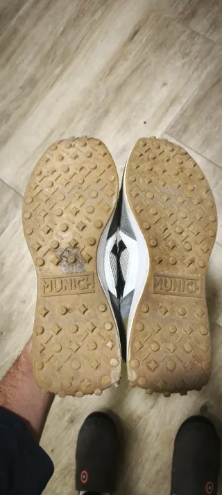 Zapatillas Munich grises y blancas