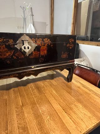 Baúl Chino Lacado con Peana