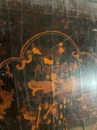 Baúl Chino Lacado con Peana