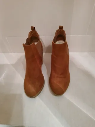 Botines de ante marrones