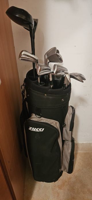 Palos de golf Wilson y bolsa Zucci