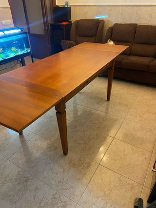 Mesa de comedor madera maciza 1.50x 85x 77. 2.40