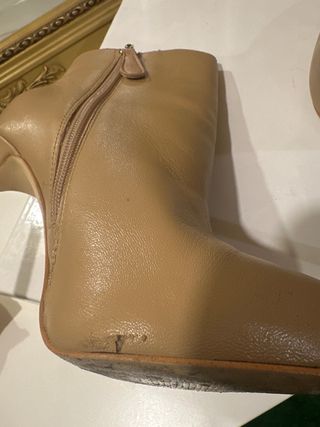 Botines Guess Nude Tacón Dorado