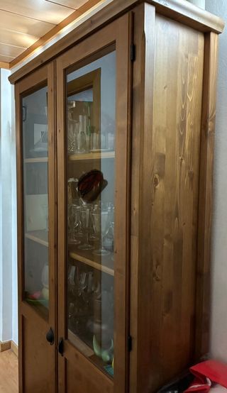 Vitrina IKEA madera y cristal