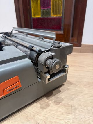 Máquina de escribir Olivetti Línea 98