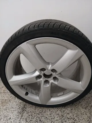 Llantas de aleación plateadas 225.35 ZR 19