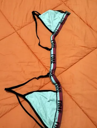 Reggiseno nero con scritte LOVE