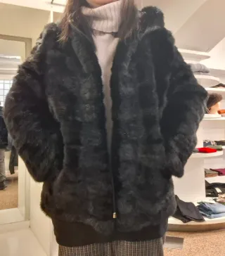 Giacca con cappuccio [V.is.one]