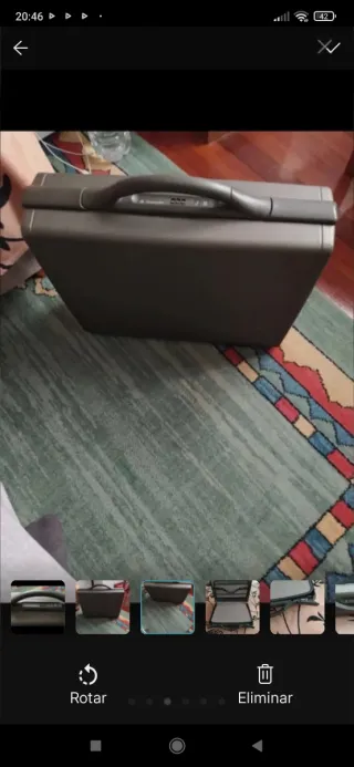 Maleta Samsonite gris con candado y iniciales JB