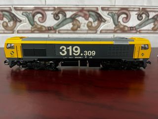Locomotora HO Roco Renfe 319.309