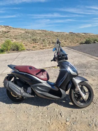 Piaggio Beverly 350cc Maxi Scooter