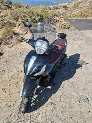 Piaggio Beverly 350cc Maxi Scooter