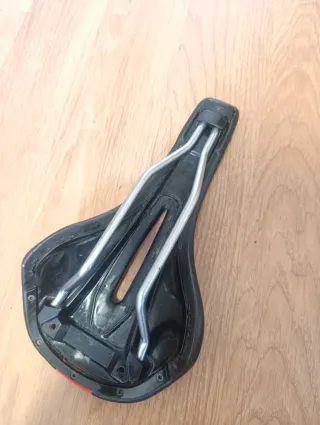 Sillín Specialized Negro/rojo