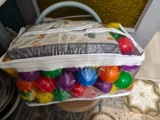 Piscina de pelotas infantil con perrito