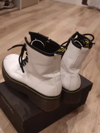 Botas imitación Dr. Martens blancas con plataforma