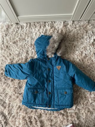 Abrigo bebé azul con capucha y pelo