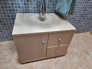 Espejo y lavabo de cristal