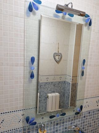 Espejo y lavabo de cristal